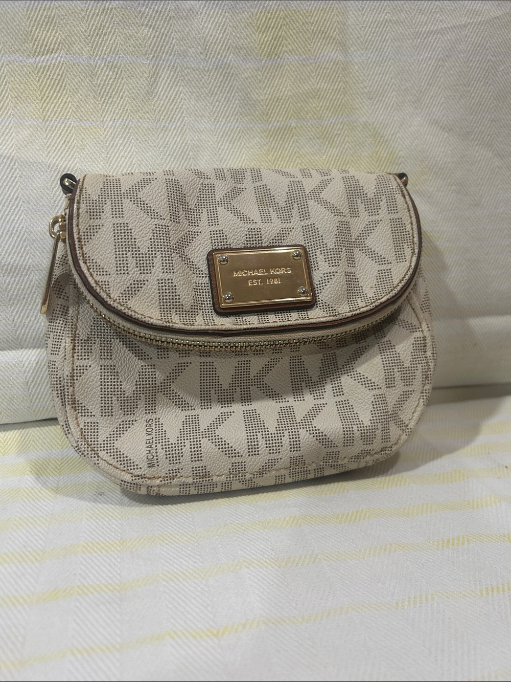MICHAEL Michael Kors PVC Signature Jet Set Crossbody GUC